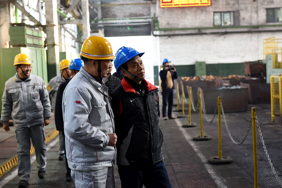 毛長林專注現場生產情況 壓縮.jpg