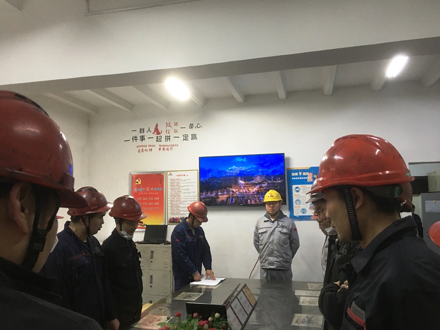 彭海班前會(huì)貫宣質(zhì)量好習(xí)慣.jpg 彭海班前會(huì)貫宣質(zhì)量好習(xí)慣.jpg